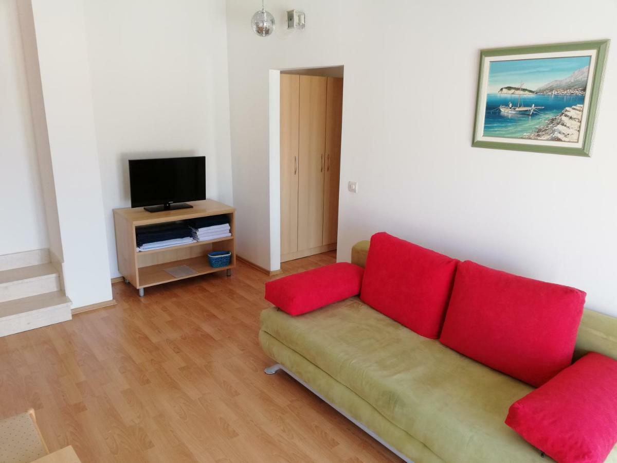 House Vera Baška Voda Екстериор снимка