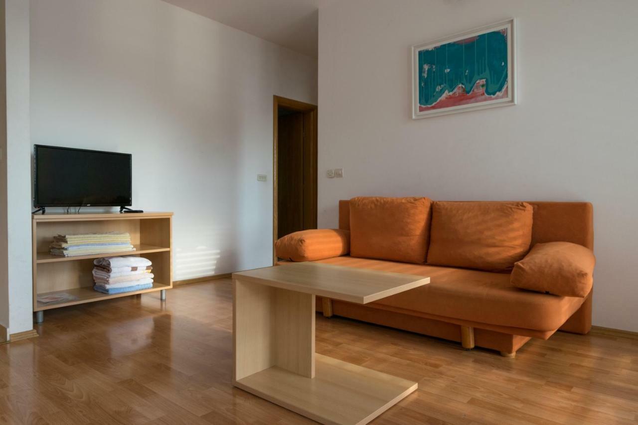 House Vera Baška Voda Екстериор снимка