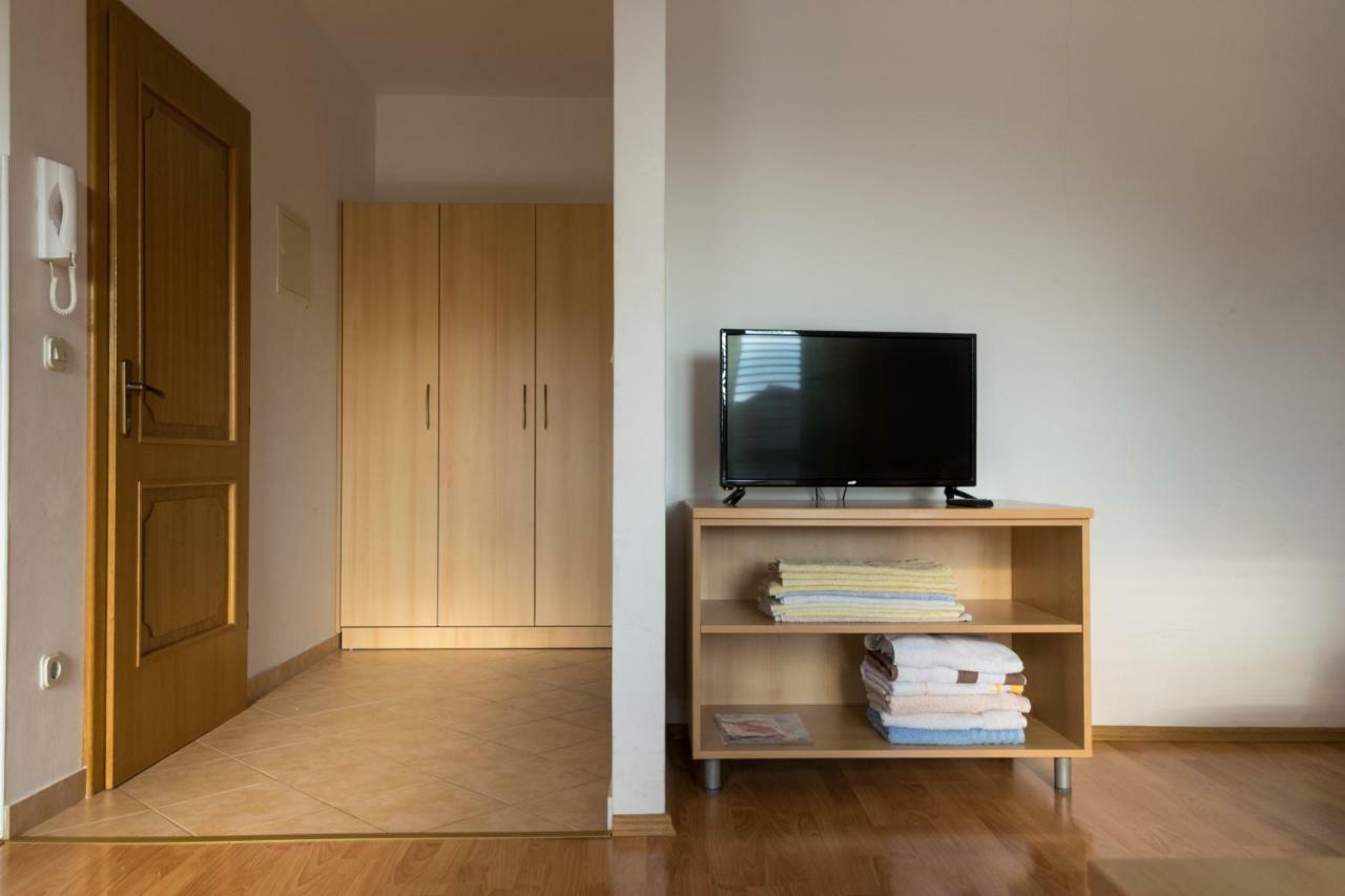 House Vera Baška Voda Екстериор снимка